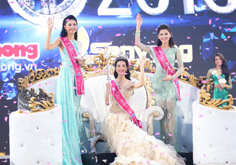 Top 3 Hoa hậu Việt Nam 2016: Á hậu 1 Thanh Tú, Hoa hậu Mỹ Linh và Á hậu 2 Thùy Dung (từ trái qua). Ảnh: Mr Bil.