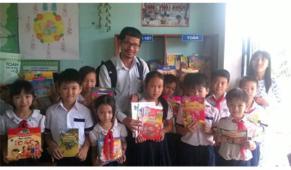  Chương trình Sách hóa Nông thôn Việt Nam thuộc Trung tâm hỗ trợ tri thức và phát triển cộng đồng do anh Nguyễn Quang Thạch sáng lập