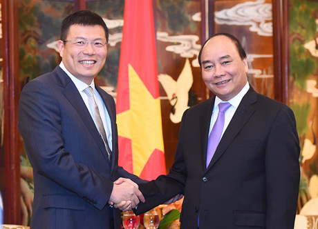 Thủ tướng tiếp Chủ tịch Tập đoàn Texhong Hong Tian Zhu. Ảnh: VGP/Quang Hiếu