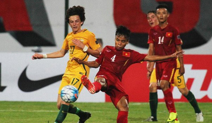 U161 Việt Nam (áo đỏ) đánh bại U16 Australia. Nguồn: sportstarlive