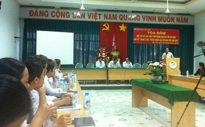 Ông Lê Văn Tý, đóng góp ý kiến trong buổi tọa đàm