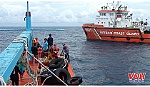Cảnh sát biển cứu tàu cá Tiền Giang bị trôi dạt trên biển
