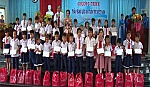 Gò Công Đông: Trao học bổng cho học sinh nghèo