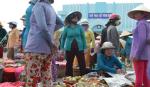 One day at Vinh Kim fruit market