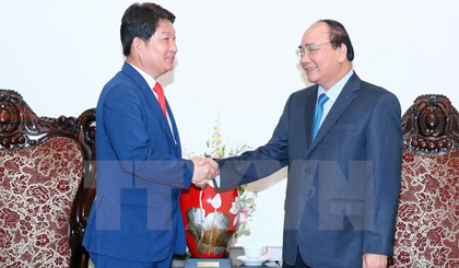 Thủ tướng Nguyễn Xuân Phúc tiếp ông Kwon Young Jin, Thị trưởng thành phố Deagu, Hàn Quốc. Ảnh: Thống Nhất/TTXVN