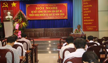 Ông Trần Long Thôn, Ủy viên Thường vụ, Trưởng Ban Dân vận Tỉnh ủy làm việc tại hội nghị.