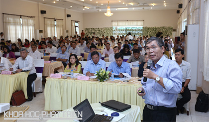 GS-TS Tăng Đức Thắng trình bày tham luận tại hội thảo. Ảnh: N.Hiệp