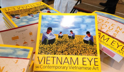 Cuốn sách Vietnam Eye. Ảnh: Mỹ Bình/Vietnam+