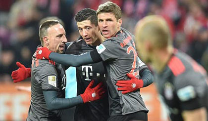 Bayern tạm thời đòi lại ngôi đầu bảng từ Leipzig.