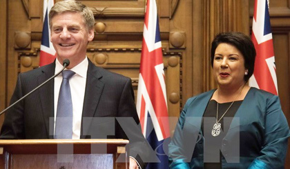 Tân Chủ tịch Đảng Quốc gia đồng thời là Thủ tướng New Zealand Bill English (trái) và Phó Chủ tịch Đảng Quốc gia Paula Bennett trong cuộc họp báo ở Wellington ngày 12-12. Nguồn: AFP/TTXVN
