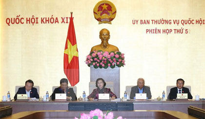 Chủ tịch Quốc hội Nguyễn Thị Kim Ngân chủ trì phiên họp. Ảnh: Doãn Tấn - TTXVN
