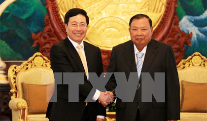 Phó Thủ tướng, Bộ trưởng Ngoại giao Phạm Bình Minh đến chào Tổng Bí thư, Chủ tịch nước Lào Bounnhang Volachith. Ảnh: Phạm Kiên/TTXVN