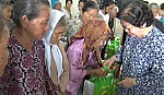 Gò Công Đông tặng 300 phần quà tết cho hộ nghèo