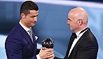 FIFA trao giải cầu thủ hay nhất năm: CR7 đi vào lịch sử