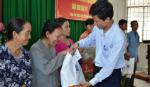 Tien Giang Petrolimex presented Tet gifts to poverty households
