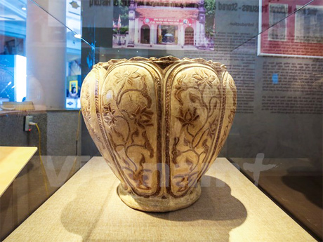 Thống gốm hoa nâu từ thời Trần thế kỷ 13 -14 và được công nhận bảo vật quốc gia từ năm 2016. Ảnh: Minh Sơn/Vietnam+