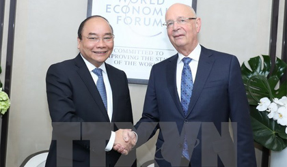 Thủ tướng Nguyễn Xuân Phúc gặp Chủ tịch Diễn đàn Kinh tế Thế giới (WEF) Klaus Schwab. Ảnh: Thống Nhất/TTXVN