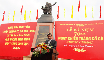 Ông Lê Văn Hưởng, Phó Bí thư Tỉnh ủy,  Chủ tịch UBND tỉnh đọc diễn văn tại Lễ kỷ niệm 70 năm Ngày Chiến thắng Cổ Cò.