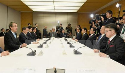 Bộ trưởng phụ trách TPP của Nhật Bản Nobuteru Ishihara (thứ nhất, trái) tham dự cuộc họp Bộ trưởng ở Tokyo ngày 20/1. Nguồn: Kyodo/TTXVN