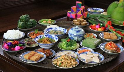 Food offerings to ancestors in Hue on Lunar New Year's Day (Photo: Internet)