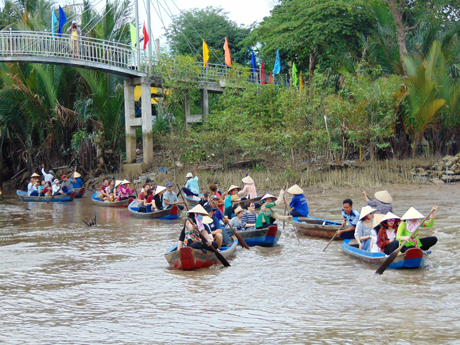Khu du lịch Thới Sơn nhộn nhịp đón khách du xuân đến từ TP. Hồ Chí Minh và các tỉnh.
