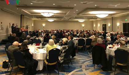 Vietnam Ambassador to the US Pham Quang Vinh delivers a speech to 200 members of the International Club of Annapolis (Photo: VOV)