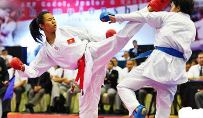 Karatedo martial artist Nguyen Thi Ngoan (L)(Photo:kinhtedothi.vn)