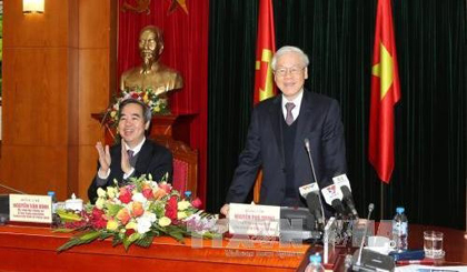 General Secretary Nguyen Phu Trong and commission head Nguyen Van Binh