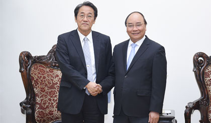 Thủ tướng Nguyễn Xuân Phúc tiếp Đại sứ Đặc mệnh toàn quyền Nhật Bản tại Việt Nam Kunio Umede. Ảnh: VGP/Quang Hiếu