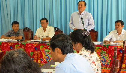 Ông Lê Văn Nghĩa, Phó Chủ tịch UBND tỉnh định hướng giải quyết vụ việc.