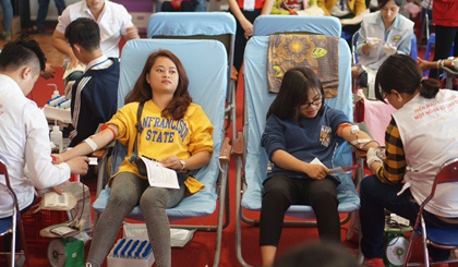 Students donate blood for patients needing transfusions at the festival in Hanoi (Photo: VNA)