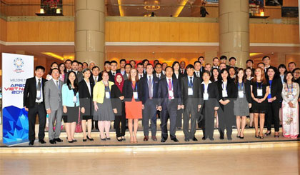 Đại biểu các nền kinh tế APEC tham dự cuộc họp SCCP chụp ảnh chung. Ảnh: Nguyễn Khang/TTXVN