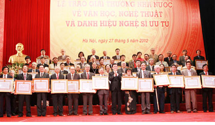 Ngày 20/2, Chủ tịch nước Trần Đại Quang đã ký Quyết định trao tặng Giải thưởng Hồ Chí Minh, Giải thưởng Nhà nước về văn học nghệ thuật năm 2017.