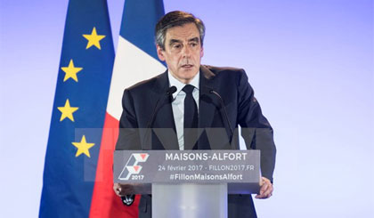 Ông Francois Fillon trong chiến dịch tranh cử ở Paris ngày 24-2. Nguồn: EPA/TTXVN