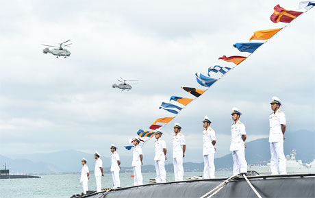 Lễ thượng cờ cho hai tàu ngầm Kilo Đà Nẵng và Bà Rịa-Vũng Tàu. Ảnh: VGP/Quang Hiếu