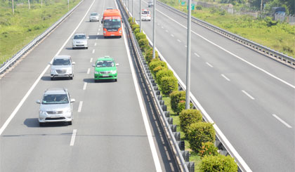 Đoạn cao tốc TP. Hồ Chí Minh - Trung Lương được đầu tư 4 làn xe. Ảnh: Vân Anh