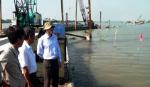 Chairman of the PPC checks the construction progress of embankments in Cai Be district