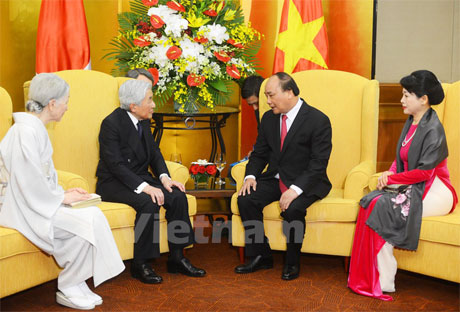 Trong chiều cùng ngày, Nhà vua và Hoàng hậu Nhật Bản cũng đã có cuộc hội kiến với Thủ tướng Chính phủ Nguyễn Xuân Phúc. (Ảnh: Minh Sơn/Vietnam+)