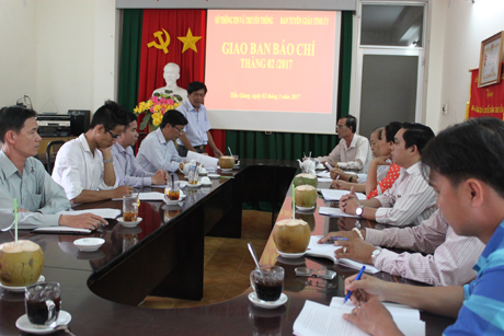 Ông Nguyễn Đức Lập, Phó Giám đốc Sở Thông tin và Truyền thông phát biểu tại buổi họp báo