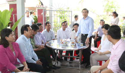 Ông Lê Văn Hưởng, Chủ tịch UBND tỉnh phát biểu tại buổi bàn giao hệ thống ống dẫn nước.