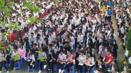Đông đảo học sinh các trường THPT trong tỉnh tham gia tư vấn tuyển sinh