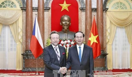 President Tran Dai Quang (right) and Czech Ambassador Vitezslav Grepl (Credit; VNA)
