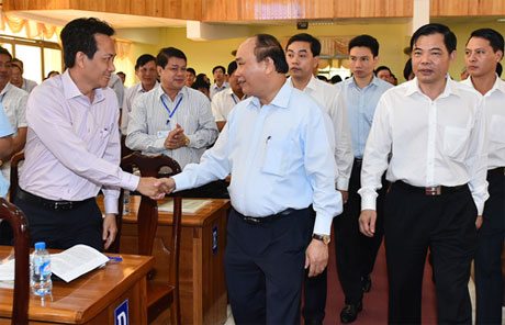 Thủ tướng đến dự hội nghị lúa gạo vùng Đồng bằng sông Cửu Long. Ảnh: VGP/Quang Hiếu