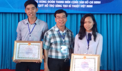 Le Huu Thang and Phan Thi Kim Thanh from Tan Hiep High School won the third prize.
