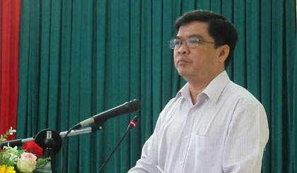Ông Nguyễn Thanh Hải, Phó trưởng Đoàn ĐBQH tỉnh phát biểu tại cuộc họp