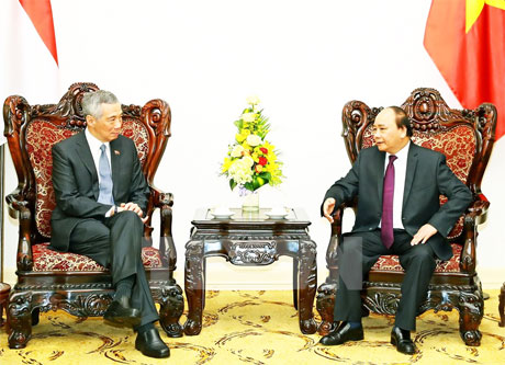 Thủ tướng Nguyễn Xuân Phúc hội đàm hẹp với Thủ tướng Singapore Lý Hiển Long. Ảnh: Thống Nhất/TTXVN
