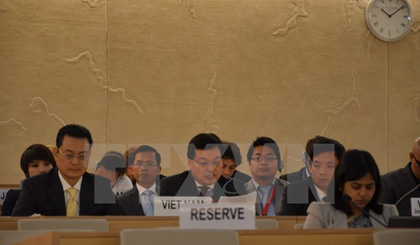 Ambassador Duong Chi Dung (C) speaks at a session  of the the United Nations Human Rights Council (Source: VNA)