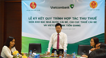 Ông Ngô Minh Nhựt, Giám đốc Vietcombank Tiền Giang phát biểu tại lễ ký kết.