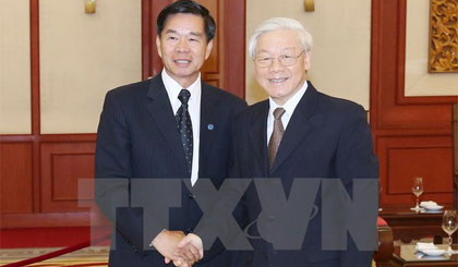 Tổng Bí thư Nguyễn Phú Trọng tiếp Đô trưởng Thủ đô Vientiane Sinlavong Khoutphaythoune. Ảnh: Lâm Khánh/TTXVN