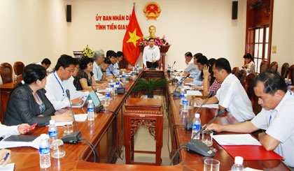 Ông Lê Văn Hưởng phát biểu tại buổi làm việc.